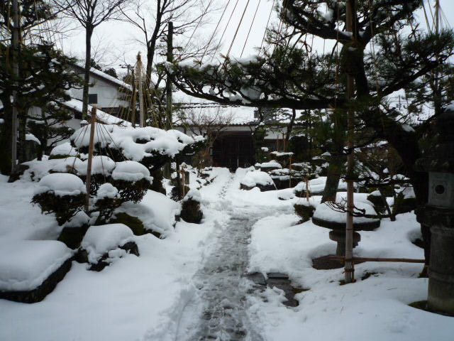 雪景色　門